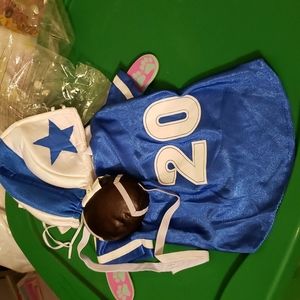 HOST PICK  Small dog  Dallas football player outfit  and football included nwt